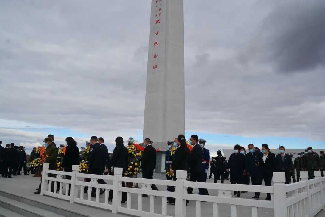 華漢文旅東北(běi)抗聯三路軍三支隊烈士紀念碑廣場(chǎng)成功驗收