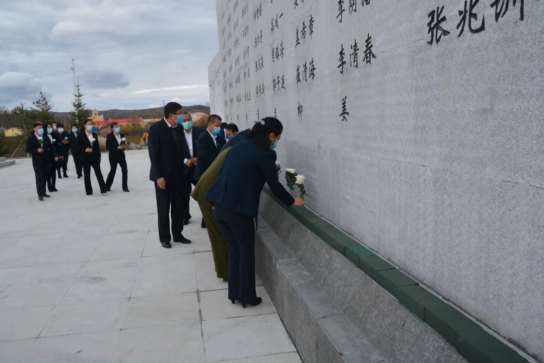 華漢文旅東北(běi)抗聯三路軍三支隊烈士紀念碑廣場(chǎng)成功驗收